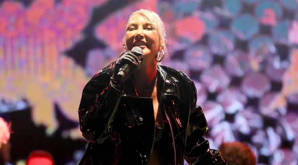 Hande Yener ticarete atıldı! Yıllardır sakladığı &ouml;zel eşyalarını satışa &ccedil;ıkardı