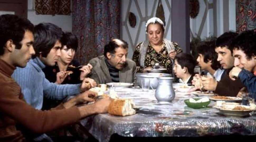 Arzu Film kararını verdi: Yeşil&ccedil;am'ın efsane filmi 'Bizim Aile' dizi oluyor!