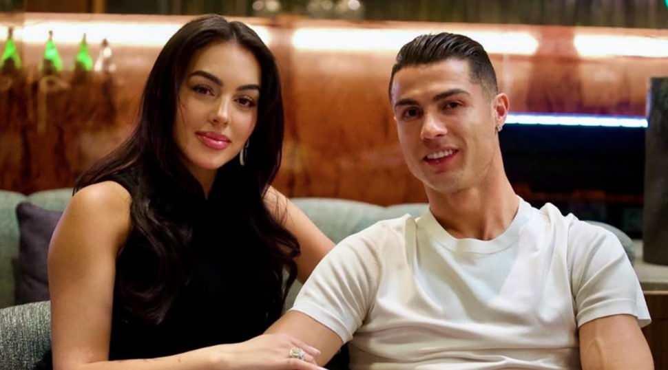 Cristiano Ronaldo'dan yıllar sonra bir ilk! Sa&ccedil;ının rengini değiştirdi