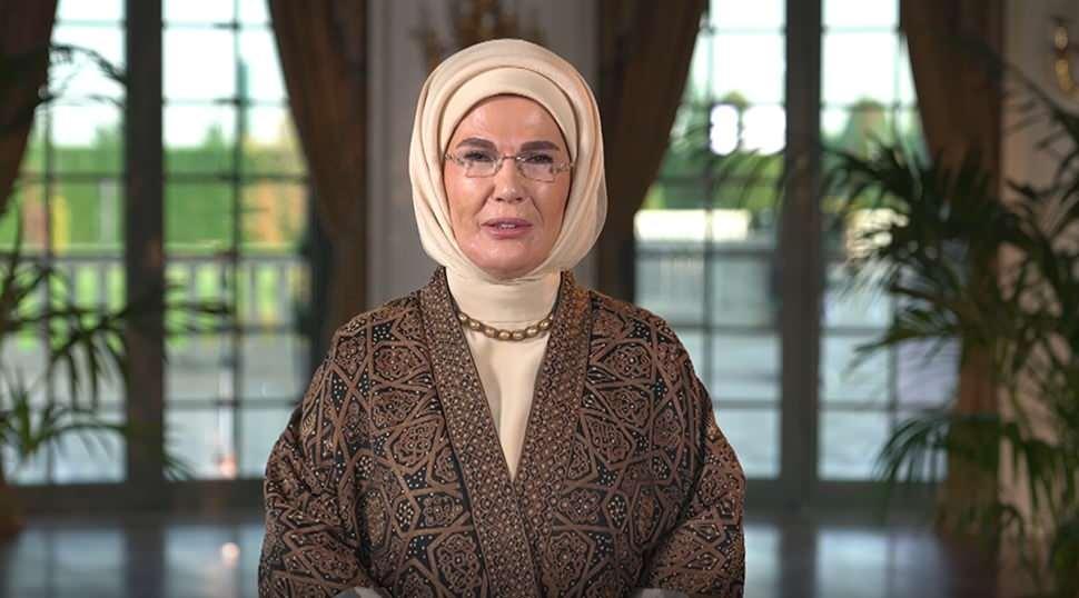 Emine Erdoğan&rsquo;dan Şule Y&uuml;ksel Şenler mesajı: "Rahmet ve &ouml;zlemle y&acirc;d ediyorum"