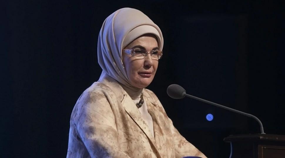 Emine Erdoğan&rsquo;dan Ukrayna mesajı: "Toplumsal diren&ccedil; en g&uuml;ncel &ouml;rneklerden biri"