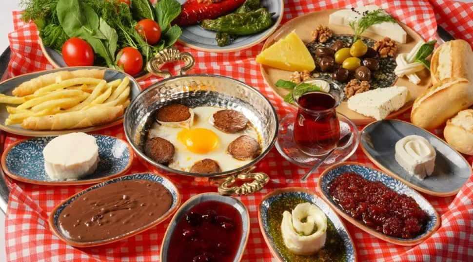 Ge&ccedil; kahvaltı edenlerde artıyor:  &Ouml;l&uuml;m riski korkutuyor! Uzmanlardan 26 yıllık araştırma