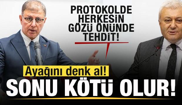 Protokolde herkesin g&ouml;z&uuml; &ouml;n&uuml;nde Cemil Tugay'a tehdit iddiası: Ayağını denk al!