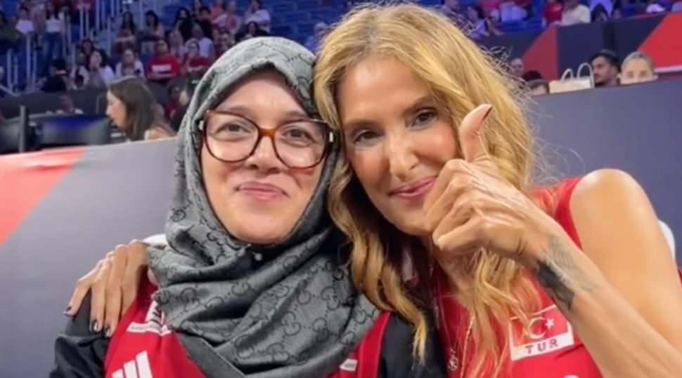 Tesett&uuml;re girerek voleybolu bırakmıştı!Efsane voleybolcu Aysun &Ouml;zbek yıllar sonra ortaya &ccedil;ıktı