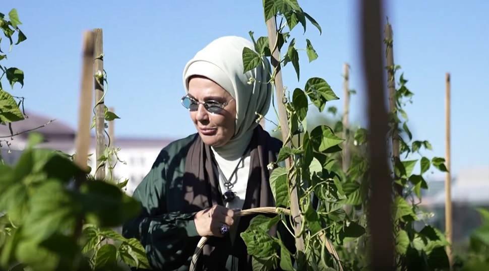 Emine Erdoğan, Milli Botanik Bah&ccedil;esi&rsquo;ni ziyaret etti: "Bitki hazinemizi korumak &ccedil;ok kıymetli"