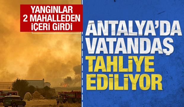 Antalya'da yangınlar 2 mahalleden i&ccedil;eri girdi, evlere y&ouml;neldi: Vali Şahin duyurdu