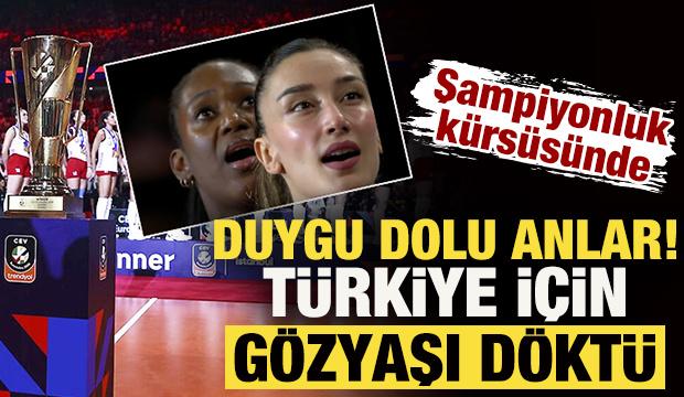 Şampiyonluk k&uuml;rs&uuml;s&uuml;nde duygu dolu anlar! T&uuml;rkiye i&ccedil;in g&ouml;zyaşı d&ouml;kt&uuml; 