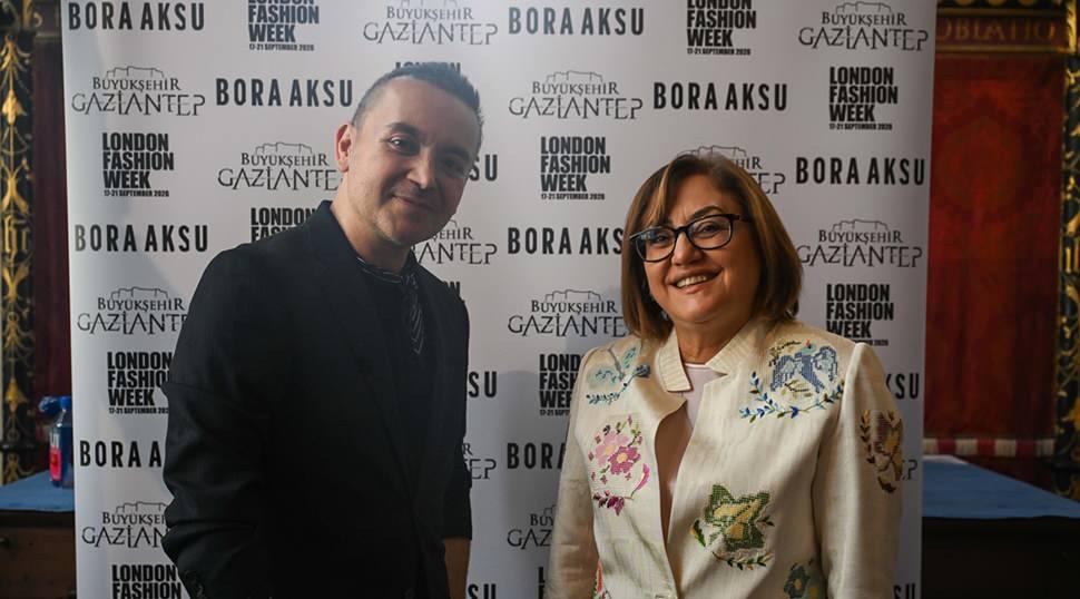 Antep işi nakışı Londra Moda Haftası&rsquo;na damga vurdu! Başkan Fatma Şahin &ouml;nc&uuml;l&uuml;k etti