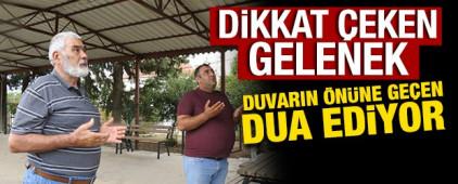 Antalya'da dikkat &ccedil;eken gelenek! Duvarın &ouml;n&uuml;ne ge&ccedil;en dua ediyor 