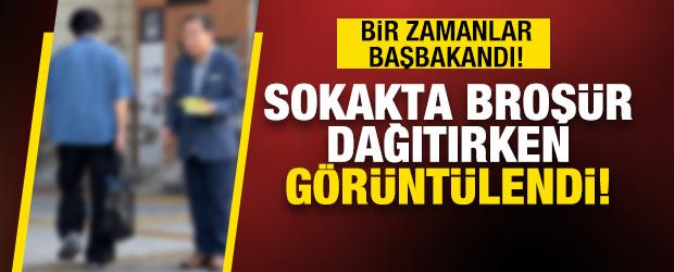 Bir zamanlar başbakandı... Sokakta broş&uuml;r dağıtırken g&ouml;r&uuml;nt&uuml;lendi