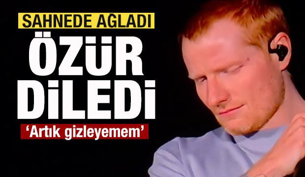 D&uuml;nyada g&uuml;ndeme oturdu! Ed Sheeran sahnede ağladı, &ouml;z&uuml;r diledi: Artık gizleyemem