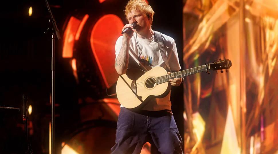 Ed Sheeran sahnede Filistin i&ccedil;in ağladı! D&uuml;nyaca &uuml;nl&uuml; yıldızdan sahnede İsrail'e tepki