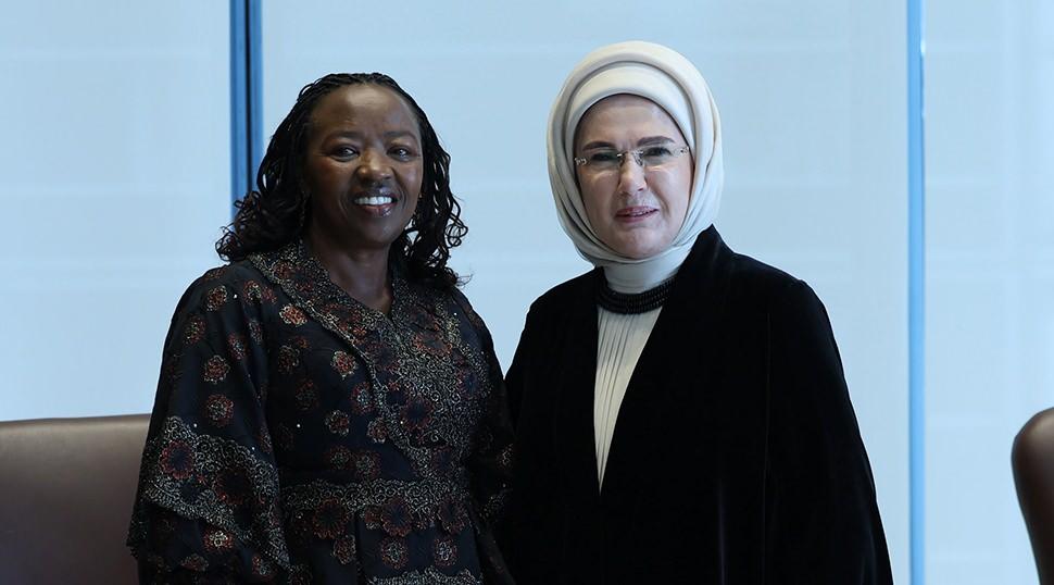 Emine Erdoğan, Kenya Cumhurbaşkanı'nın eşi Rachel Ruto ile g&ouml;r&uuml;şt&uuml;