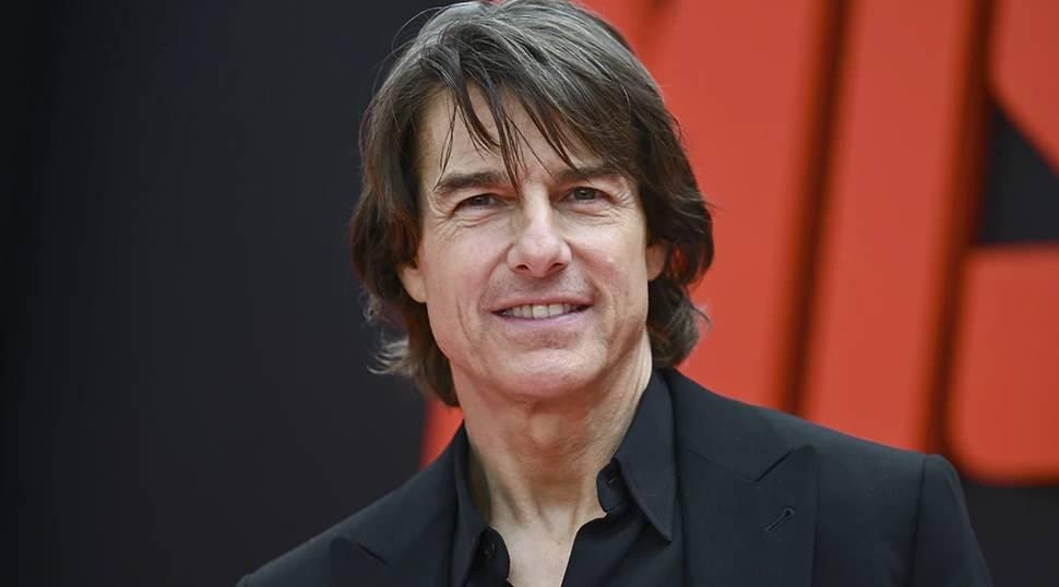 Tom Cruise yine &lsquo;Kraliyet Kuralları&rsquo;nı b&ouml;yle &ccedil;iğnedi! O hareketi galaya damga vurdu