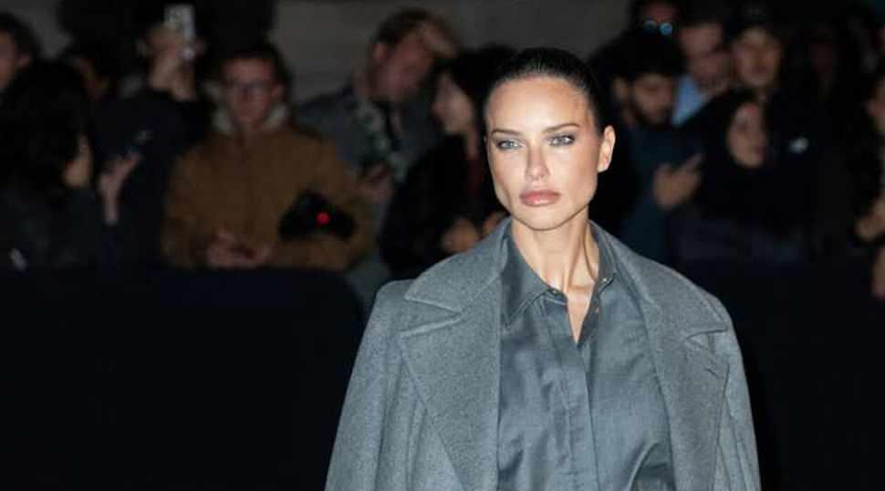 Yaşından &ccedil;ok daha gen&ccedil; g&ouml;r&uuml;nmesi olay oldu! 45 yaşındaki Adriana Lima'nın son hali şaşırttı!