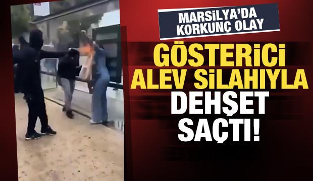 Fransa&rsquo;da dehşet: G&ouml;sterici, kadının y&uuml;z&uuml;n&uuml; alev p&uuml;sk&uuml;rt&uuml;c&uuml;yle yaktı!