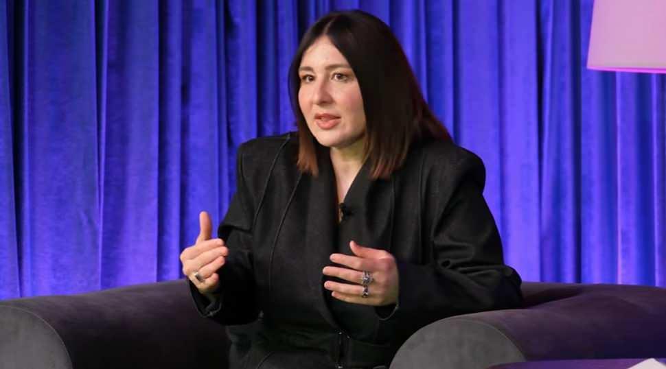 Yasemin Sakallıoğlu bebeğinin y&uuml;z&uuml;n&uuml; saklayanlara seslendi! 