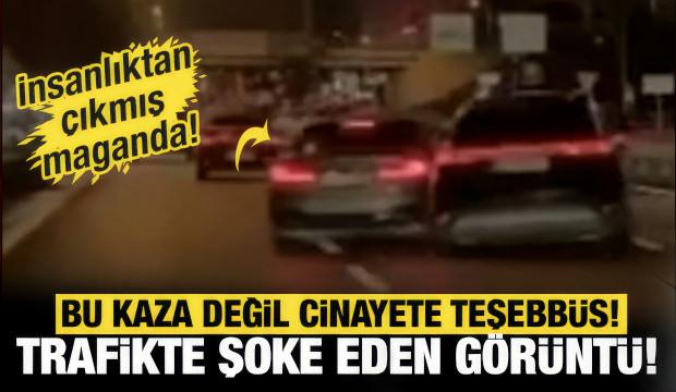 Pendik'te trafik magandası yanındaki otomobile &ccedil;arpıp ka&ccedil;tı