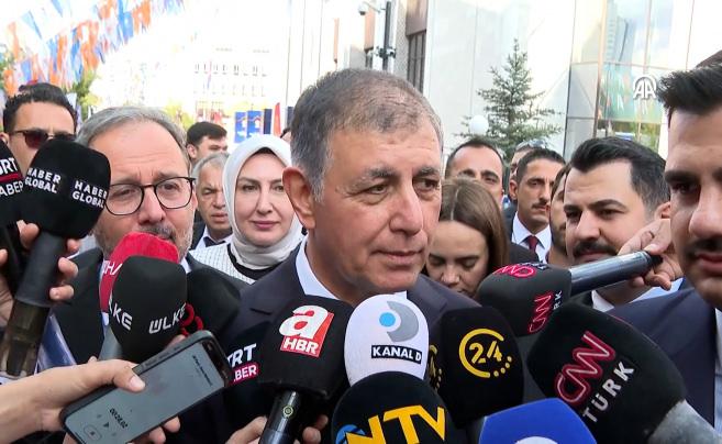 AK Parti İzmir B&uuml;y&uuml;kşehir Başkanı İzmir i&ccedil;in m&uuml;jdeleri a&ccedil;ıkladı