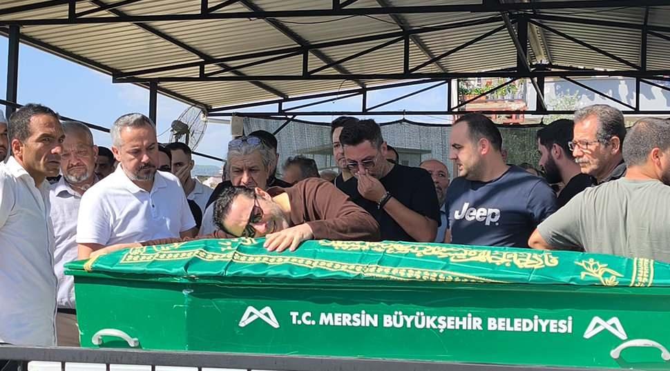 Atilla Taş'ın kızı son yolculuğuna uğurlandı