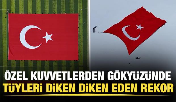 Gökyüzünde tarihi rekor: TSK’dan 3 bin 37 metrekarelik Türk bayrağı ile atlayış!