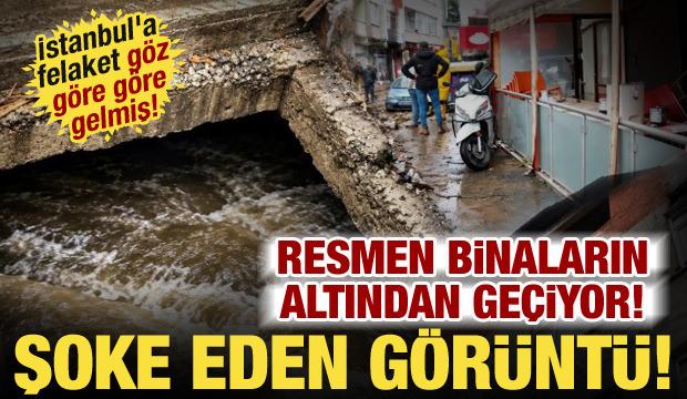 İstanbul&rsquo;da selin ardından şoke eden manzara: Evlerin altından dere akıyor
