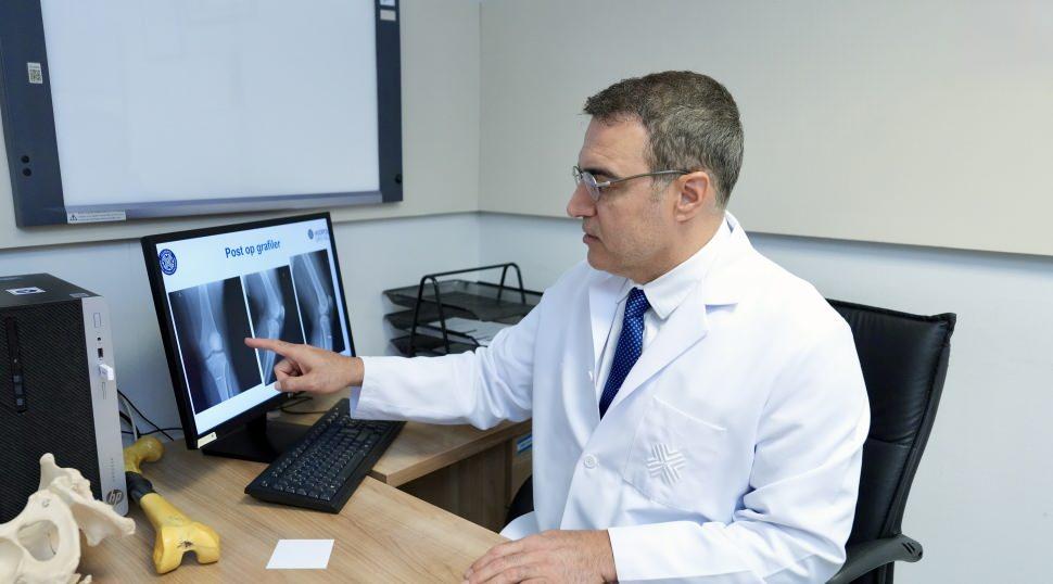 &Ouml;n &ccedil;apraz bağ ameliyatı sonrası kritik uyarı: Sahalara d&ouml;n&uuml;ş&uuml; erteleyin