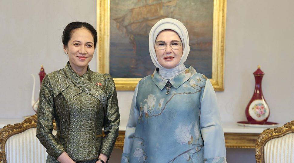 Emine Erdoğan, Kambo&ccedil;ya Başbakanı Manet'in eşi Chanmony ile g&ouml;r&uuml;şt&uuml;