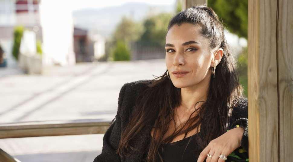 &Ccedil;eyizim hazır diyerek duyurdu! Hande Doğandemir'den evlilik a&ccedil;ıklaması