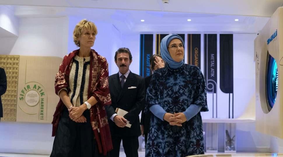 Emine Erdoğan Diana Fox Carney ile bir arada: K&uuml;resel İyi Niyet Beyanı'nı imzaladılar