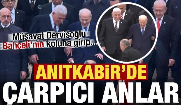 Anıtkabir'de &ccedil;arpıcı anlar kamerada! M&uuml;savat Dervişoğlu, Bah&ccedil;eli'nin koluna girip...