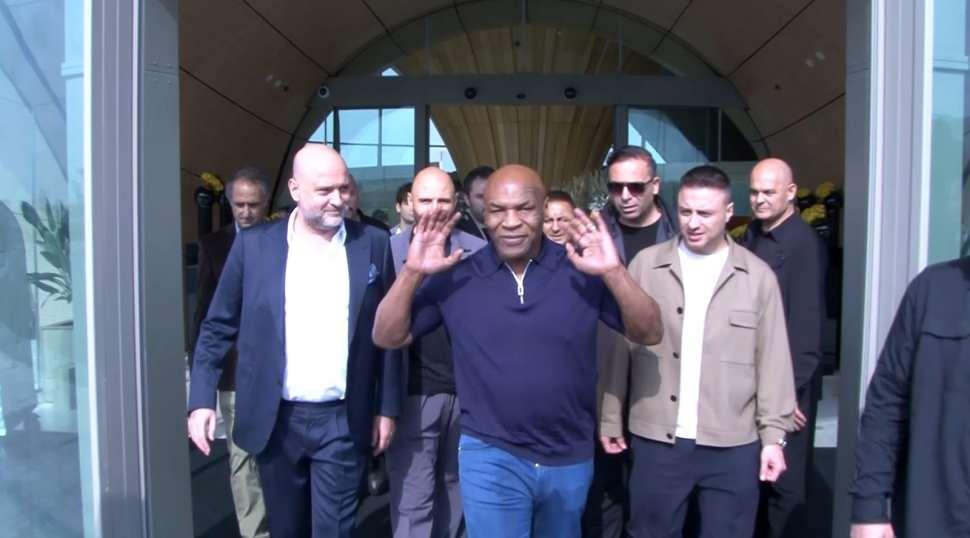 Mike Tyson Tuzlu Kahve dizisi i&ccedil;in İstanbul'a geldi!