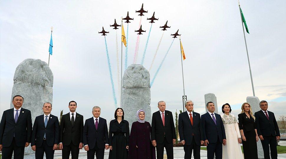 Emine Erdoğan, T&uuml;rk devletlerinin liderleri ve eşleriyle bir araya geldi