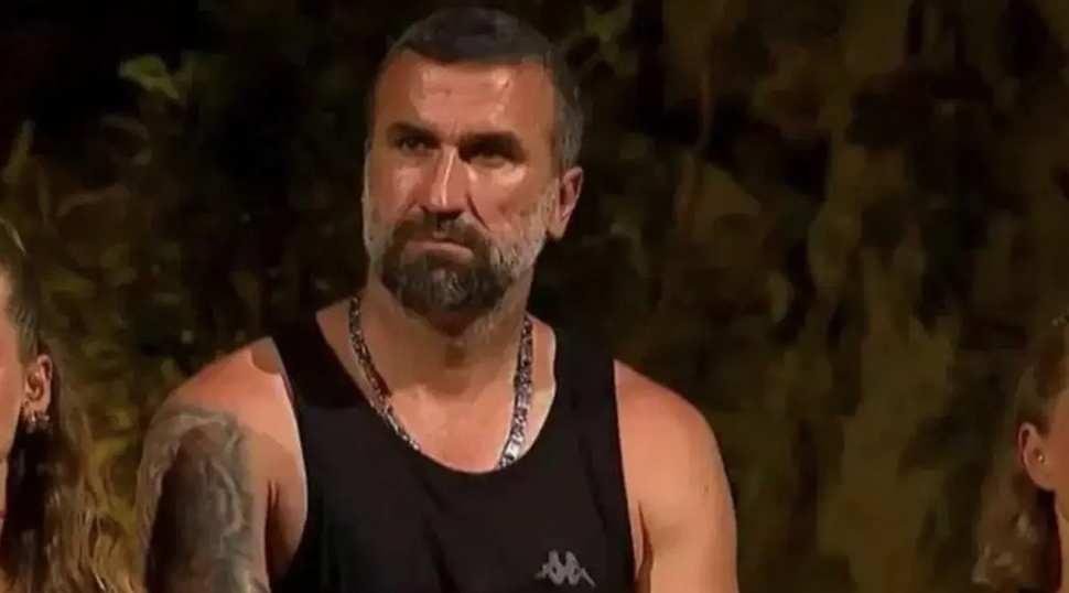 Kırmızı b&uuml;ltenle aranıyordu! Survivor Hikmet Tuğsuz yakalanıp T&uuml;rkiye'ye getirildi