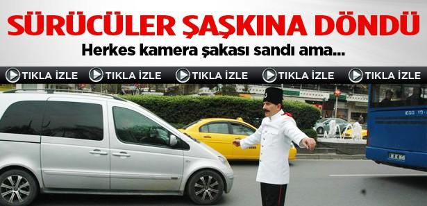 Polis, tarihi kıyafetiyle trafiği denetledi - GÜNCEL Haberleri