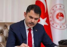 Bakan Kurum görüntüleri paylaştı: Atık malzemeler onun ellerinde melodiye dönüşüyor