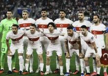 Milli Takım'ın yıldızı ünlü oyuncuyla evlilik yolunda ilk adımı attı!