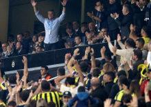 Fenerbahçe tribünlerinden Sadettin Saran'a tam destek!