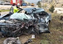 Bolu'da feci kaza! Kamyon adeta biçti geçti