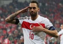 Milli maçta şehitler unutulmadı! Yıldız futbolcudan asker selamı