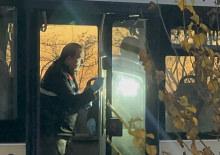 Belediye otobüsünde dehşet! Eşinin gözleri önünde bıçaklandı