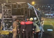 İzmir'de seyir halindeki belediye otobüsü yandı