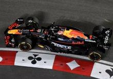 Las Vegas'ta damalı bayrağı ilk Verstappen gördü