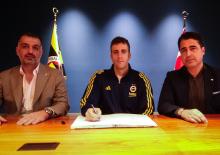 Resmi imzalar atıldı! Fenerbahçe'de 2 yıllık sözleşme