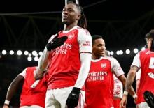 Yıldız isim hat-trick yaptı! 5 gollü derbide lider puan farkını 6'ya çıkardı!