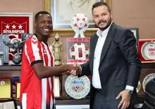 1. Lig ekibinin yıldızı tesislerden kaçıp sözleşmesini feshetti