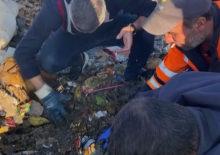 Düşürdüğü bilezikler için 40 ton çöpü aradı! İşte ilginç hadise...