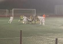 Futbolcular birbirlerini acımasızca dövdü: Kavga saniye saniye kaydedildi