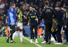 Fenerbahçe'nin yıldızı maça devam edemedi!