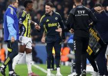 Fenerbahçe'nin yıldızı maça devam edemedi!